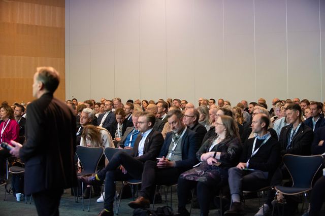 Publik i konferenssalen på ett tidigare FastighetsForum